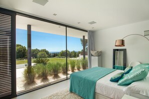 4 bedrooms, free WiFi