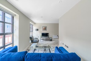 テレビ、書斎 / ワークスペース