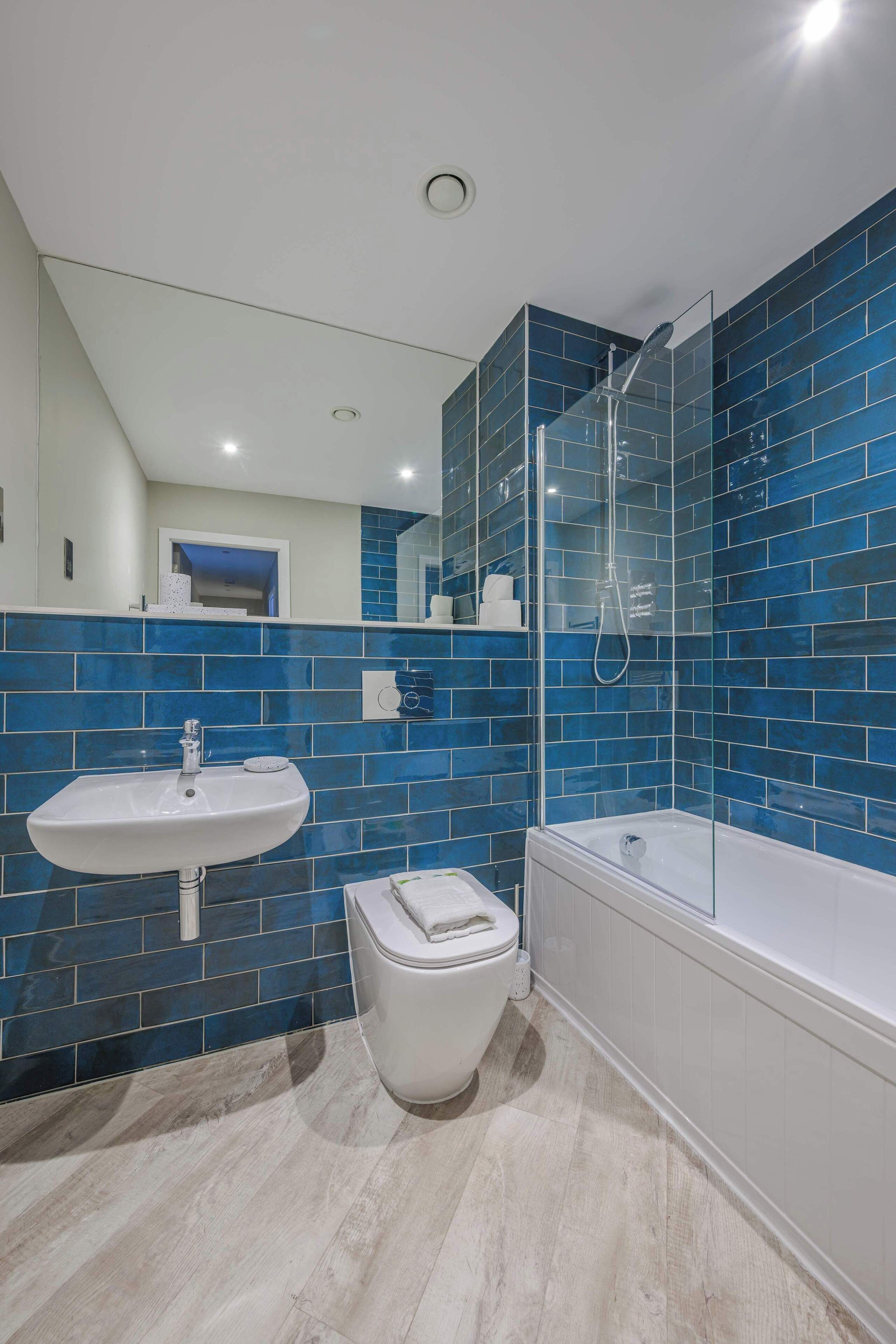 Shower, hair dryer, towels, shampoo