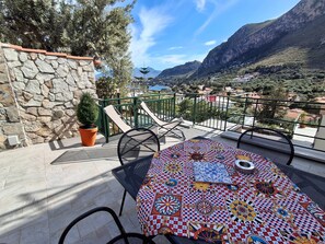 Deluxe Apartment, 2 Bedrooms, Kitchen, Sea View | Terrace/patio