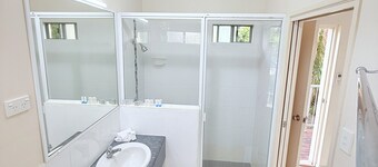 Emu Park Beach Resort, Studio room for 4 guest.