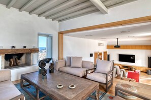 Fernseher, Kamin