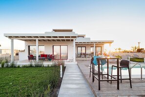 Outdoor dining - Villa Orietta, garden and pool - My Rental Homes (Noto)