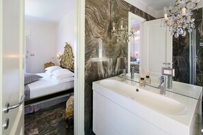 A modern bathroom with a large mirror, a white sink, and a chandelier. - Blue Star Villa with pool - My Rental Homes (Capo D'orlando)