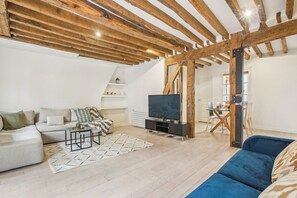 Apartment, 1 Double Bed with Sofa bed, Non Smoking, City View | Living area | 40-inch Smart TV with satellite channels - Spacious 1BR in the Heart of Paris (Paris)