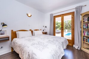4 bedrooms, iron/ironing board, free WiFi - My Rental Homes - VIlla Alejandra with private pool waking distance to sea (Ciutadella)