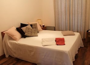 3 chambres, fer et planche à repasser, Wi-Fi, draps fournis
