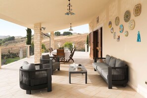 Outdoor dining - Villa Carousel with private pool - My Rental Homes (Cattolica Eraclea)