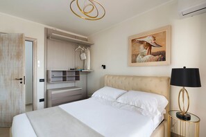 3 bedrooms, iron/ironing board, travel cot, free WiFi