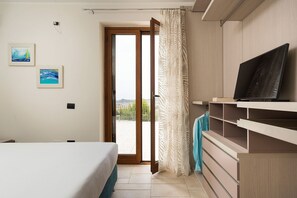 3 bedrooms, iron/ironing board, travel crib, free WiFi