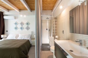 Shower, hair dryer, bidet - Villa Sea Star with jacuzzi - My Rental Homes (Noto)