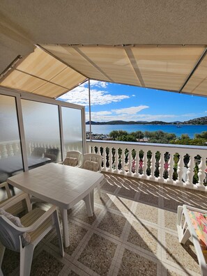 Apartment | Balcony - Beautiful Apartment by the Beach (Tribunj)