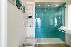 Shower, hair dryer, bidet - Casa Pink sea front and jacuzzi - My Rental Homes (Letojanni)
