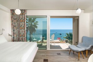 2 bedrooms, iron/ironing board, travel crib, free WiFi - Casa Pink sea front and jacuzzi - My Rental Homes (Letojanni)
