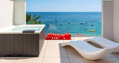 Casa Pink sea front and jacuzzi - My Rental Homes