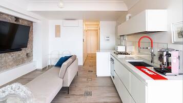 KĂŒhlschrank, Mikrowelle, Ofen, Herdplatte