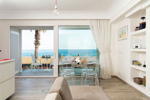 Casa Light Blu sea front home - My Rental Homes