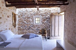 6 bedrooms, travel crib, free WiFi