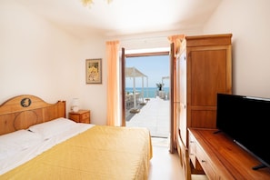 10 bedrooms, iron/ironing board, travel cot, free WiFi - Relais Nike with sea view, pool and jacuzzi (Massa Lubrense)