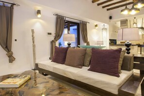 Interior - Villa in Santa Eulària Des Riu with 4 bedrooms sleeps 8 (Santa Eulària Des Riu)