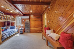4 Schlafzimmer, Bügeleisen/Bügelbrett, kostenloses WLAN, Bettwäsche