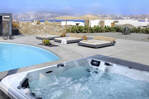 Terrace/patio - My Rental Homes - Villa Targer with salt water pool, jacuzzi and sea view (Agios Ioannis Mykonos)