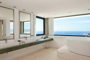 Shower, hair dryer - My Rental Homes - Villa Lola with panramic sea view and private pool (Ibiza)