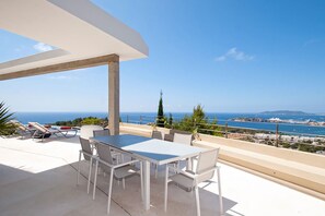 Outdoor dining - My Rental Homes - Villa Lola with panramic sea view and private pool (Ibiza)