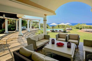 Outdoor dining - My Rental Homes - Villa West Coast luxury property wtih private pool (San Jose)