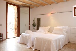 4 bedrooms, iron/ironing board, travel crib, free WiFi - My Rental Homes - Villa Arch with garden, private pool and air conditioning (Soller)