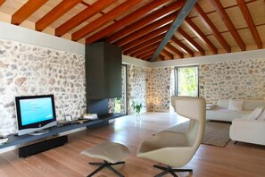 TV, fireplace, stereo - My Rental Homes - Villa Arch with garden, private pool and air conditioning (Soller)