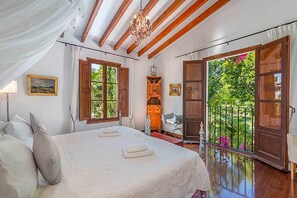 5 bedrooms, travel cot, free WiFi - My Rental Homes - Villa Peacock with large garden, private pool and Barbeque (Consell)
