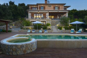 Pool - My Rental Homes - Villa Bridgitte with sea view and private pool with jacuzzi (Palma De Mallorca)