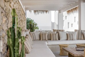 Outdoor dining - My Rental Homes - Villa Vesper  with private pool and sea view (Mykonos)