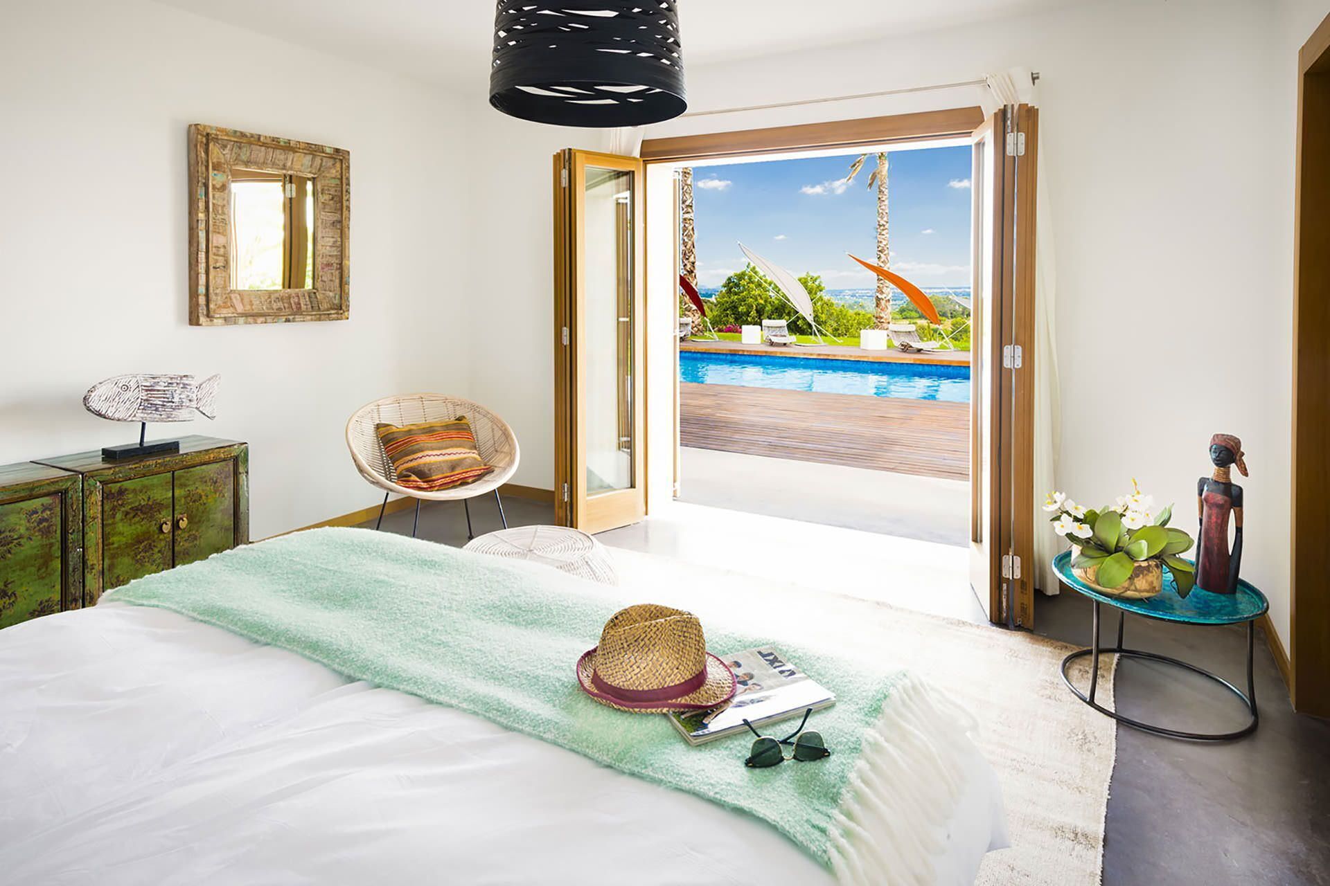 5 bedrooms, iron/ironing board, travel crib, free WiFi