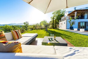 Outdoor dining - My Rental Homes - Villa Sofia with private pool and tennis court (Selva)