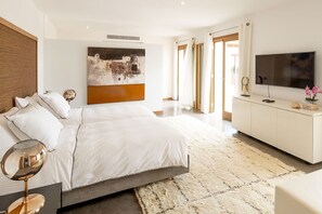 5 bedrooms, iron/ironing board, travel cot, free WiFi - My Rental Homes - Villa Sofia with private pool and tennis court (Selva)