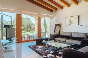 TV, fireplace - My Rental Homes - Villa Serafino with baebeque and pizza oven and private pool (Pollença)