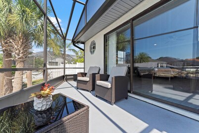 GameRoom | Canal | Large Dock | Pool | Pets OK! 6 beds