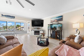 スマートテレビ、テレビゲーム、書斎 / ワークスペース