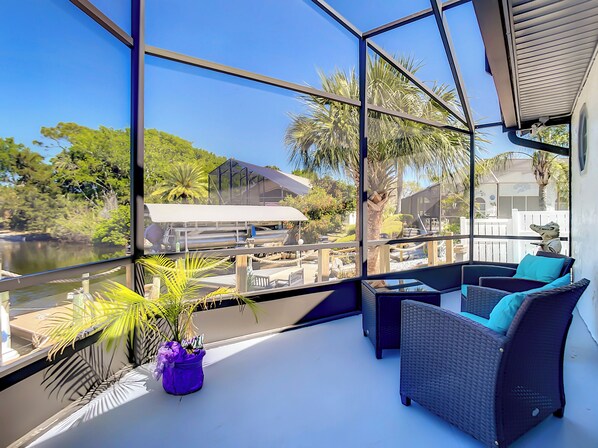 المنشأة من الداخل