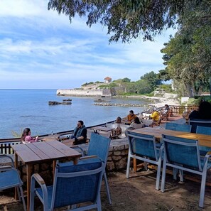 Outdoor dining - Midnight Swims at The Oaks Outdoor Living, Kalamitsi, Preveza (Kalamitsi Preveza)