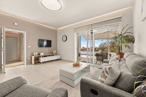 TV - Modern Villa Novtek with Pool and Sea View (Diminići)
