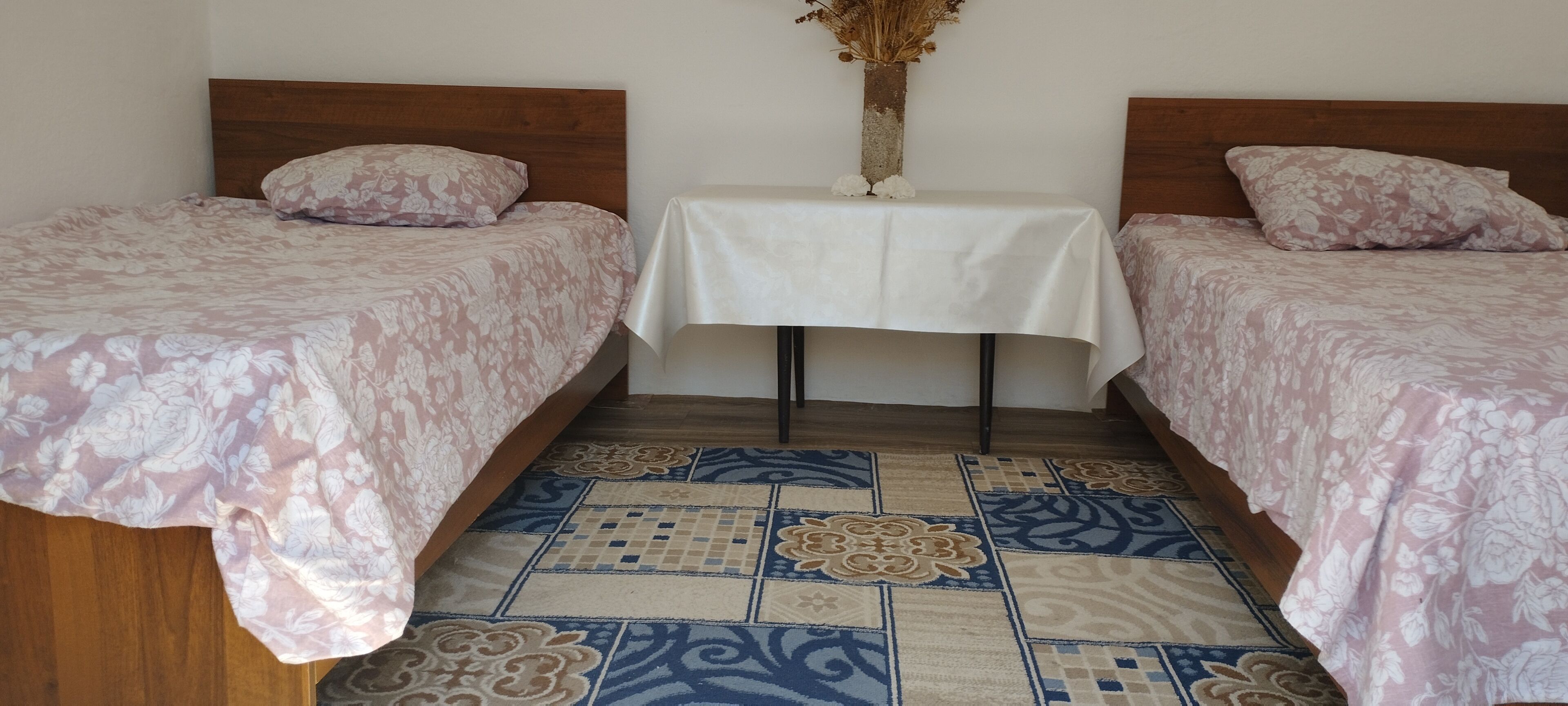 4 habitaciones, tabla de planchar con plancha y wifi gratis 