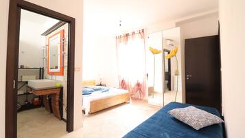 2 bedrooms, iron/ironing board, WiFi, bed sheets