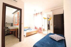 2 bedrooms, iron/ironing board, Internet, bed sheets