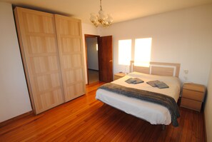 5 bedrooms, iron/ironing board, travel crib, free WiFi