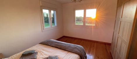 5 間睡房、熨斗/熨衫板、可攜式嬰兒床、免費 Wi-Fi