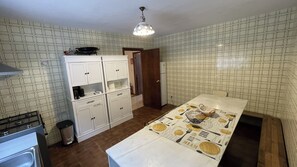 Fridge, microwave, oven, coffee/tea maker