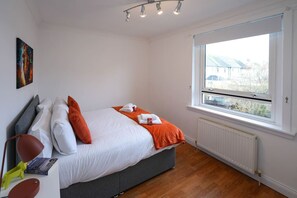 3 chambres, fer et planche à repasser, Wi-Fi gratuit, draps fournis